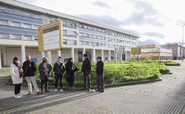 «¿Por qué tenemos que vivir en un estercolero?», afirman vecinos del barrio cacereño de La Mejostilla