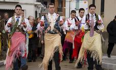 Danzarines de Peloche y Garbayuela ofrecen sus bailes centenarios en Fitur
