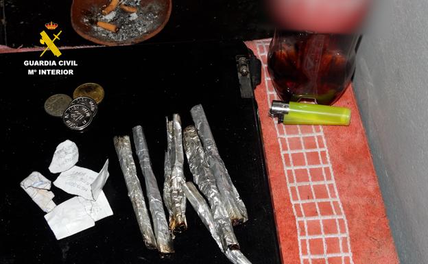 Desmantelan un punto de venta de heroína y cocaína en Moraleja