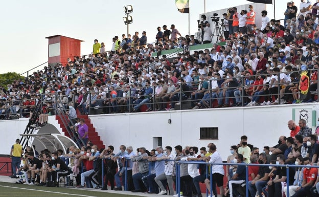 El campo de fútbol de Montijo que no es tal para la ley