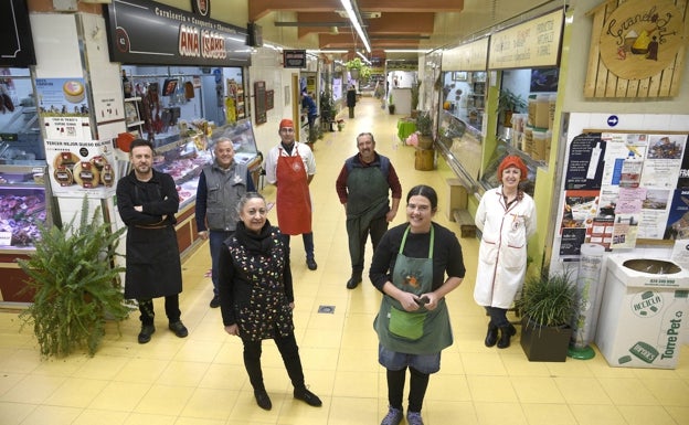 Los comerciantes del mercado de Plasencia: «Pedimos que se liciten todos los puestos libres»