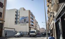 La calle Prim de Badajoz sumará 60 plazas de aparcamiento en superficie
