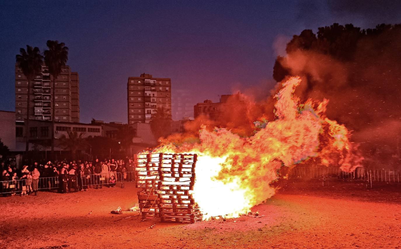 El público vuelve a participar de las Candelas de la Margen Derecha