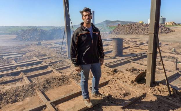 Carboneras como la de Alconchel tratan de sobrevivir ante la presión de la ley medioambiental