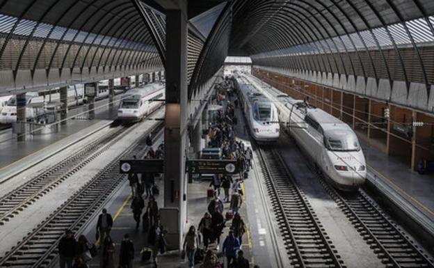 El tren Sevilla-Plasencia se marcha de Santa Justa sin 70 viajeros