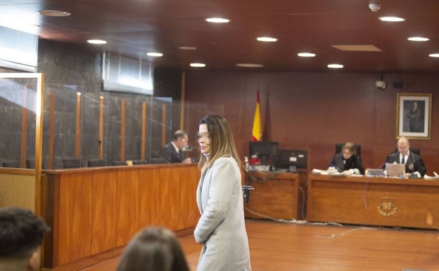 Una dependienta de Coria acusada de quedarse con 107.379 euros echa la culpa a otros