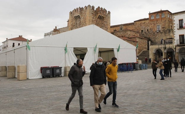 La carpa de Carnaval de Cáceres acogerá fiestas de disfraces, el pregón y maratón de DJs
