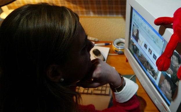 Una vecina de Cáceres acusa a un hombre que conoció en una página de citas de estafarle 60.000 euros