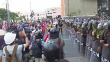 Protesta masiva en Perú tras denegar nuevamente el Parlamento adelantar las elecciones