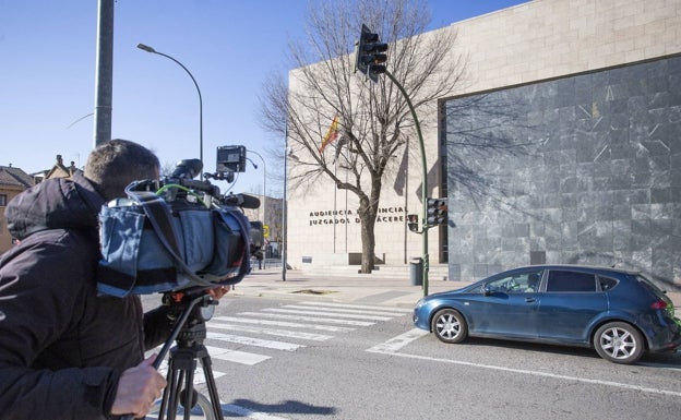 Condenado a año y medio un camello al que incautaron en su casa de Coria cinco gramos de hachís