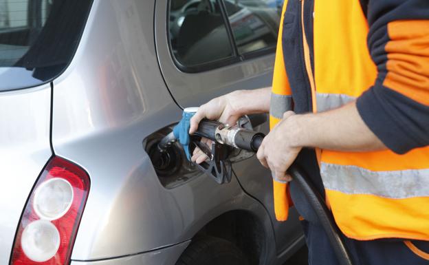 Detenido en Mérida por usar la tarjeta de empresa para llenar el depósito de gasolina a sus amigos