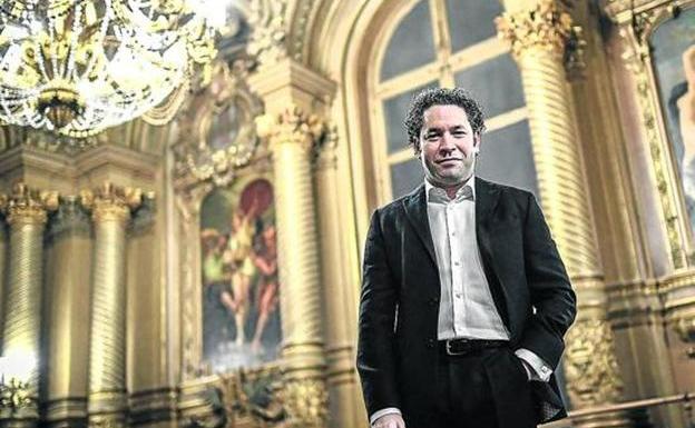 Dudamel, de costa a costa: deja la Filarmónica de Los Ángeles para dirigir la de Nueva York