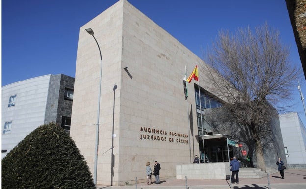 El padre cacereño acusado en falso de abusar de su hijo pide 70.000 euros de indemnización