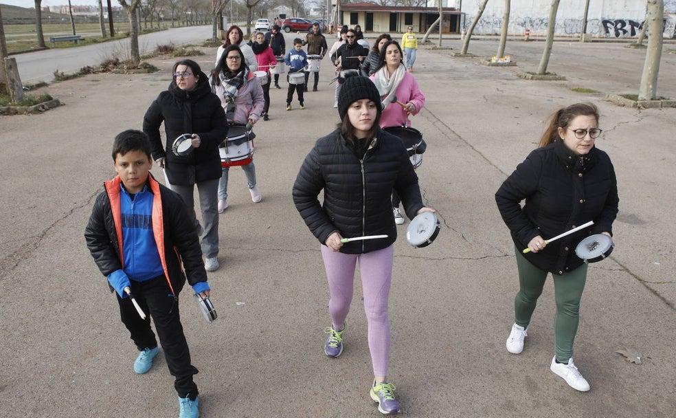 Comparsas y colegios ultiman los preparativos para el Carnaval en Cáceres