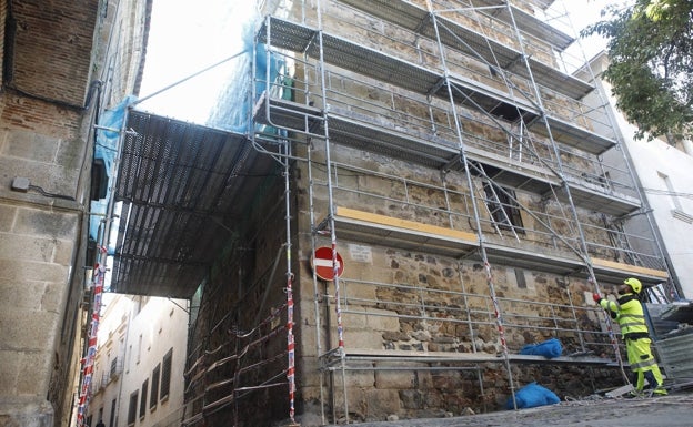 Las cofradías no tendrán que cambiar recorridos en Cáceres por obras o edificios en mal estado