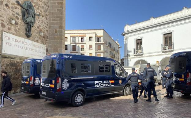 La operación antidroga de Almendralejo lleva ya 18 detenidos en una veintena de registros