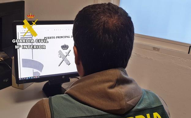 Identifican al autor del robo de 5.000 euros de un vehículo en Puebla de la Calzada