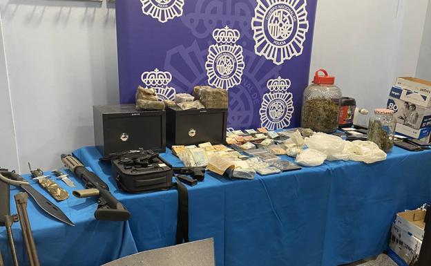 Operación Galgo: 200 policías, 22 registros, siete armas, dos kilos de cocaína, cinco de hachís y 100.000 euros