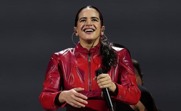 Rosalía publica un 'selfie' casi desnuda en Instagram y sorprende a todos sus seguidores