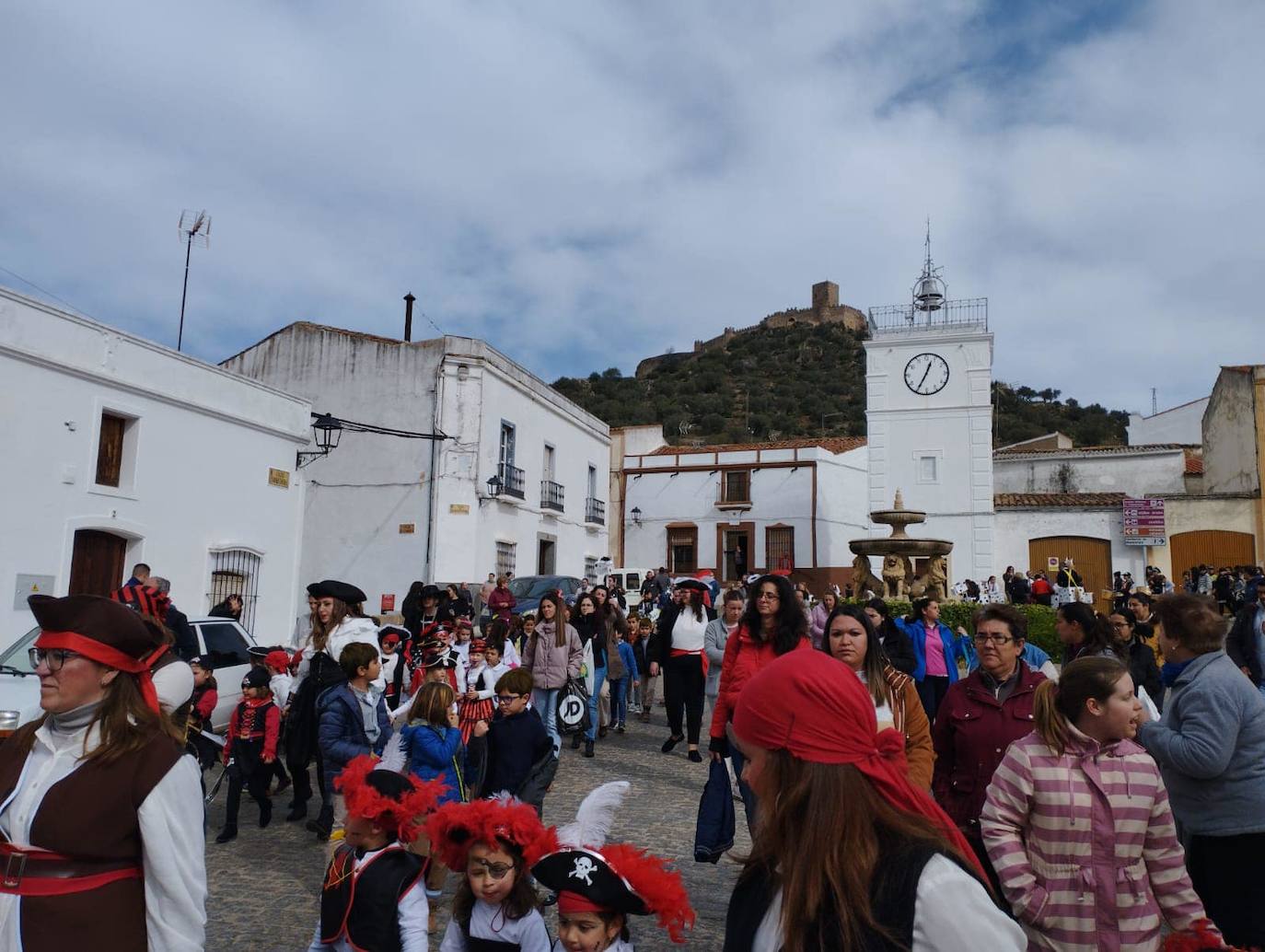 El Carnaval de Alconchel 2023 se inicia con el Jueves de Comadres y el desfile escolar