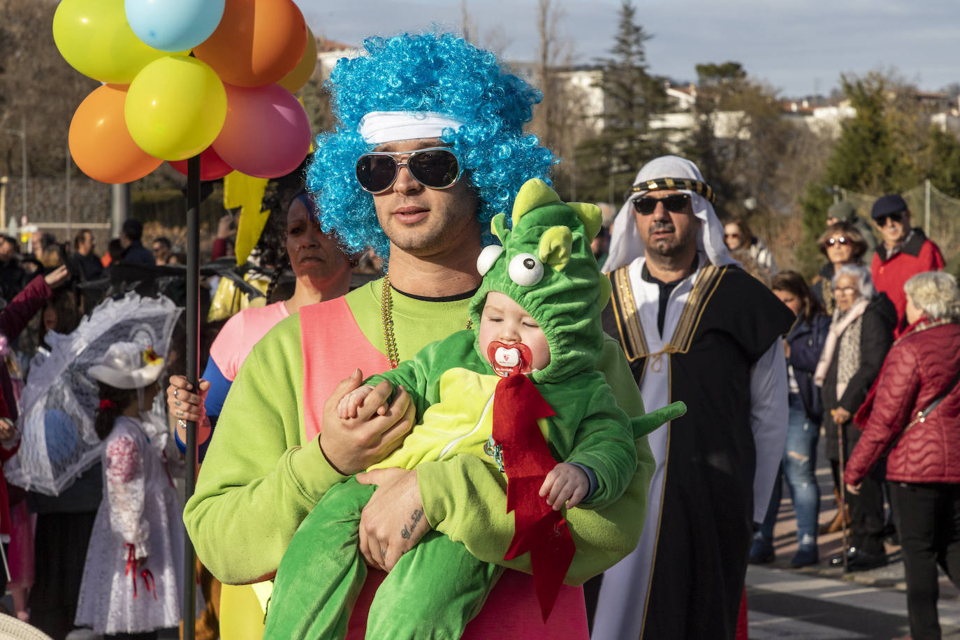Más de 400 personas protagonizan el desfile de Carnaval en Plasencia