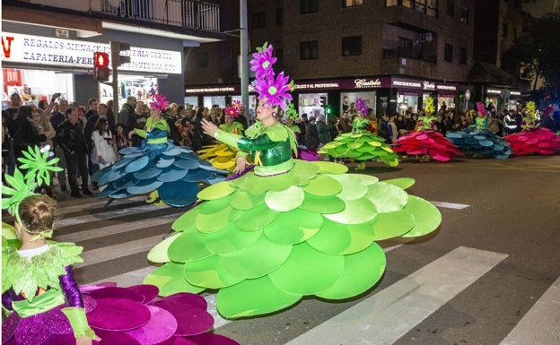 El AMPA de María Auxiliadora gana el primer premio del desfile de carnaval de Cáceres
