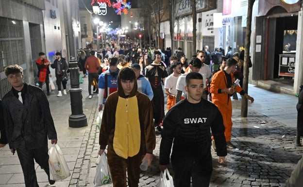 Faltan aseos, aparcamientos y limpieza en el Carnaval de Badajoz