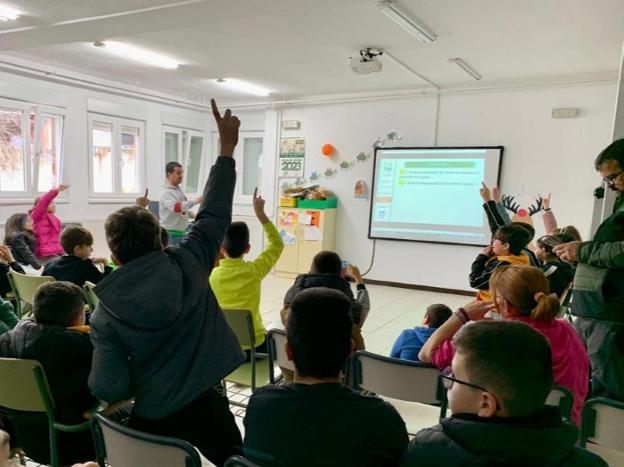 La caza y la naturaleza llegan a los escolares extremeños por sexto año