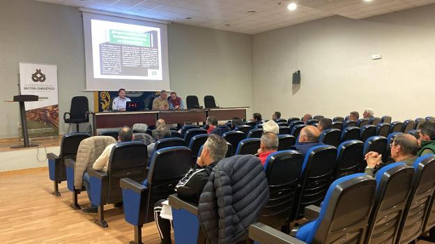 Charlas informativas para las sociedades locales