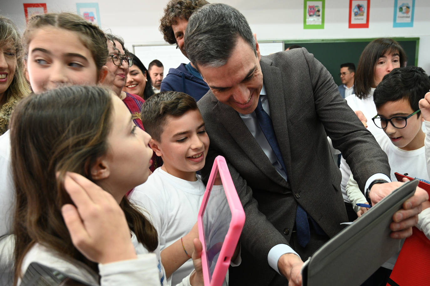 Pedro Sánchez visita el colegio Lope de Vega de Badajoz