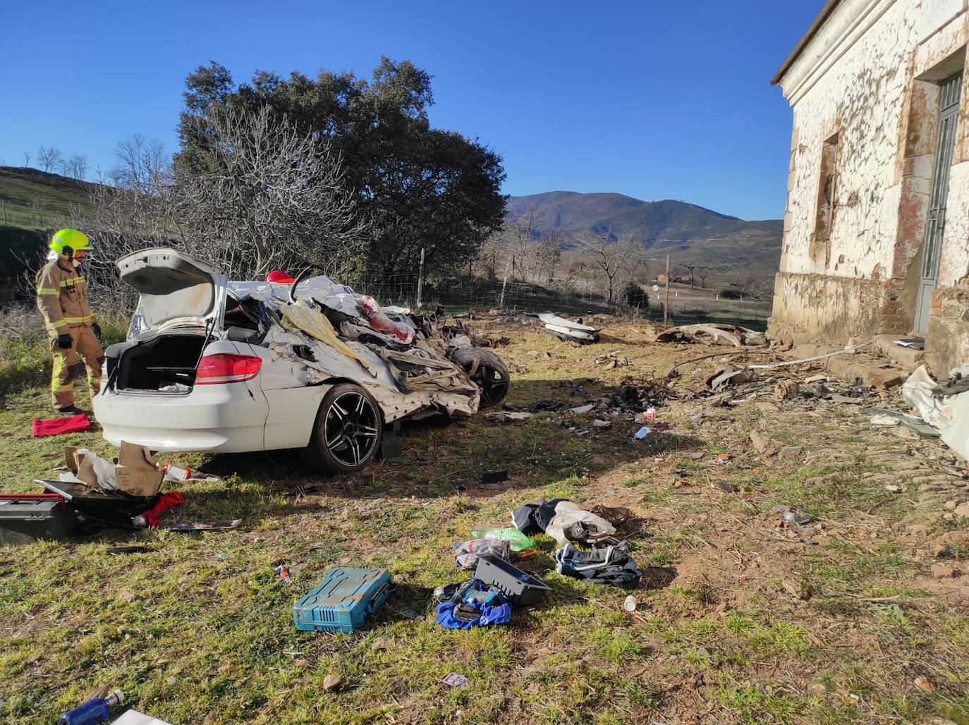 Un vecino de Cáceres de 40 años muere en una salida de vía en Logrosán