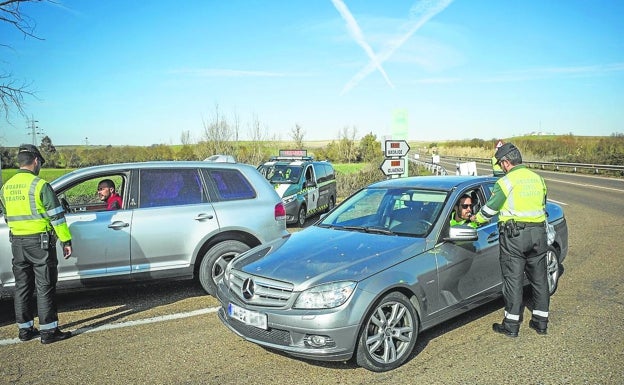 La Guardia Civil refuerza los controles para frenar el aumento de los accidentes mortales en Extremadura