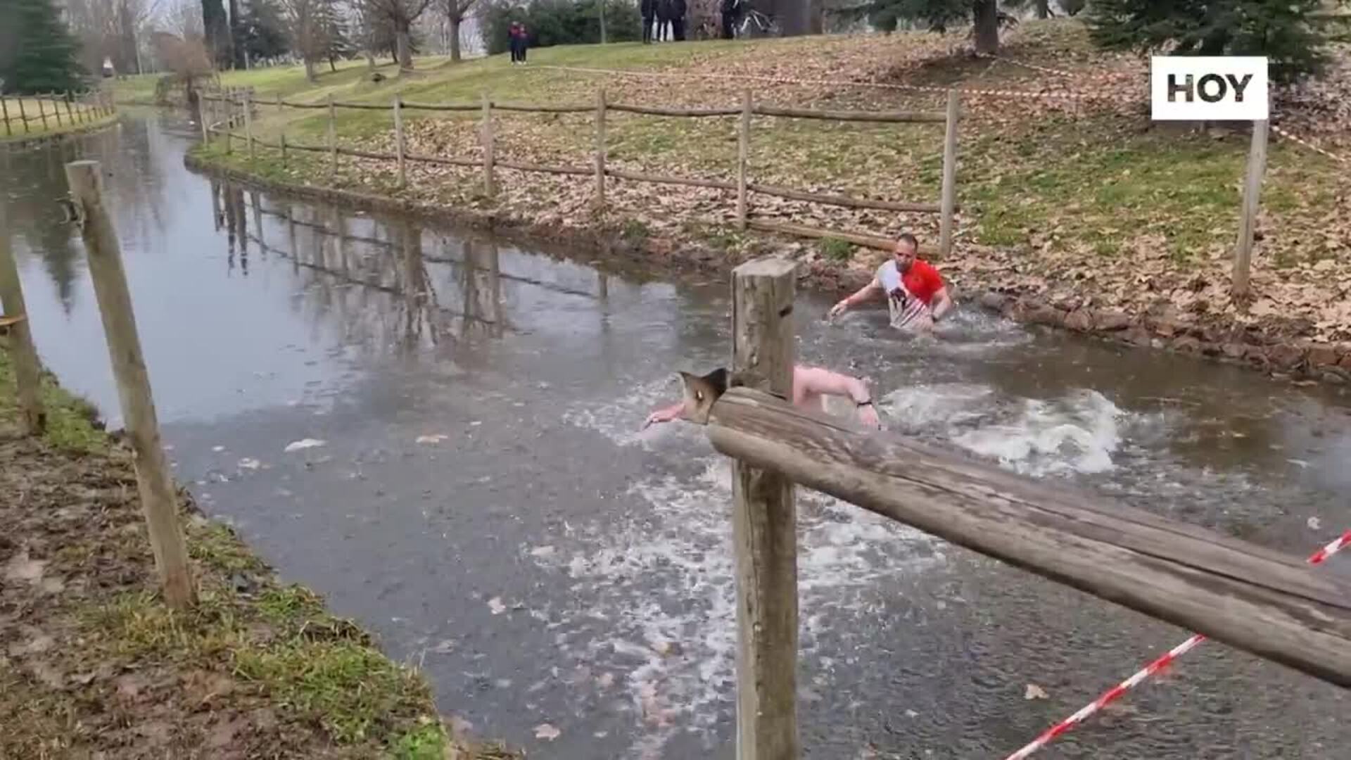Ni la lluvia frena a los fieles a la Farinato de Mérida