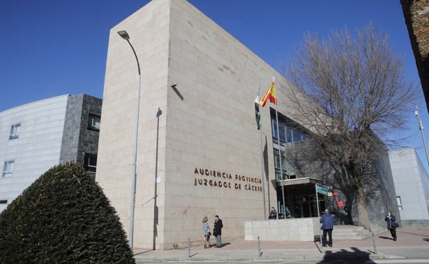 Absueltas la exmujer y la psicóloga juzgadas por acusar falsamente a un padre cacereño de abusar de su hijo