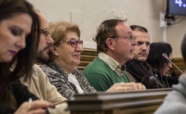 Solo el PP respalda la prórroga por un año más a la empresa de limpieza de Plasencia