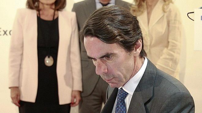 Aznar se lamenta: «No he recibido ninguna noticia del PP para participar en la campaña»