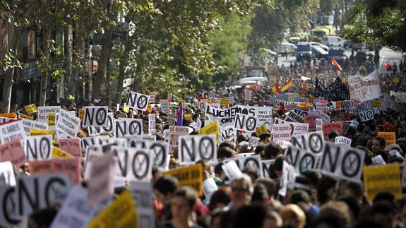 Los estudiantes se manifiestan contra la Lomce al grito de «Wert dimisión»