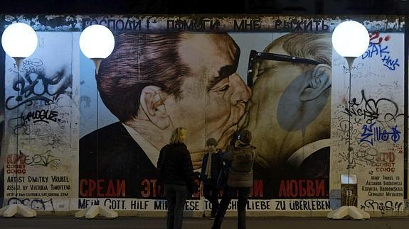 Los Globos del Muro de Berlín acaban en internet o sustraídos como recuerdo