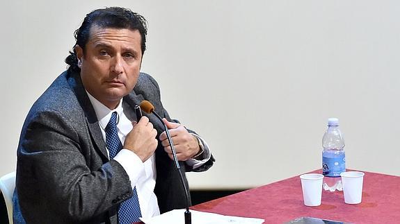 El excapitán del 'Costa Concordia' critica silencio de tripulación el día de naufragio