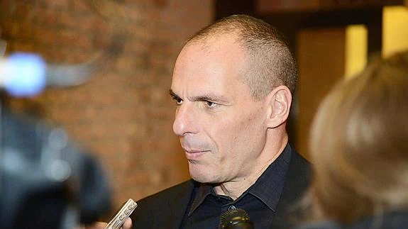 Varoufakis no descarta un referéndum si la UE rechaza las propuestas griegas