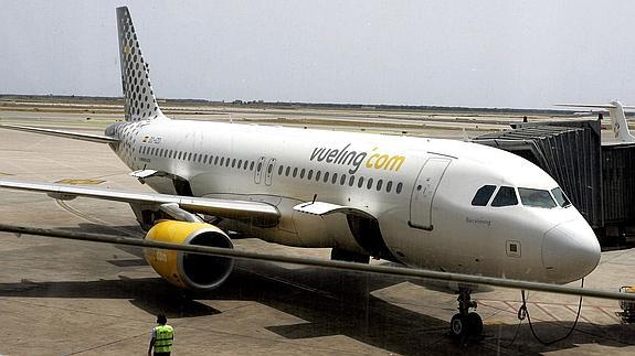 Un avión de Vueling realiza un aterrizaje de emergencia en El Prat