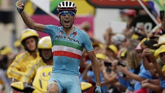 Nibali engrandece el Tour y Quintana recorta 30 segundos a Froome