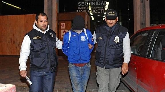 Detenido en Argentina por enjaular y esclavizar a su mujer y a su hijo autista