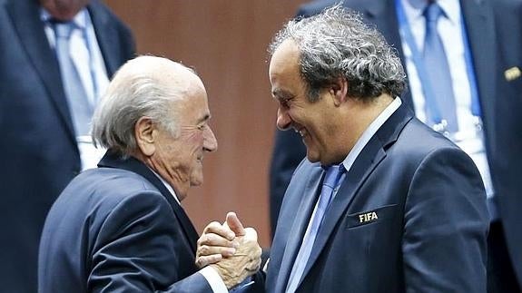 La FIFA escuchará a Blatter el 17 de diciembre, y el 18 a Platini