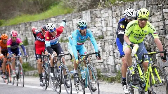 La UCI estudia revisar las bicis en carrera para evitar dopaje mecánico
