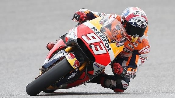 Marc Márquez vence en una carrera repleta de incidentes