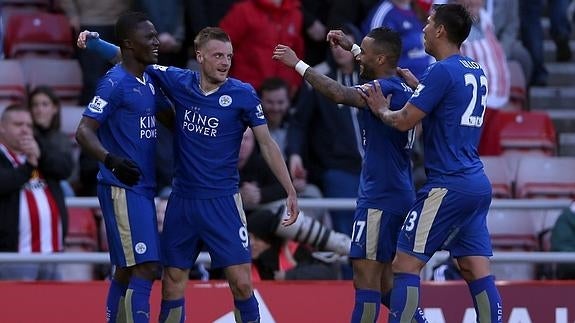 El Leicester gana al Sunderland y sigue con paso firme hacia el título