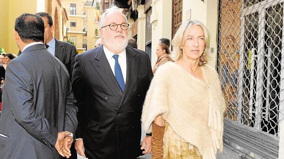 Cañete niega haber gestionado los bienes de su mujer