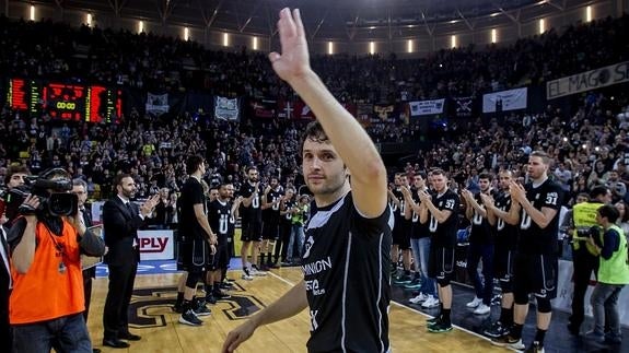 Barcelona es primero, UCAM y Fuenla jugarán playoffs y el Estu desciende