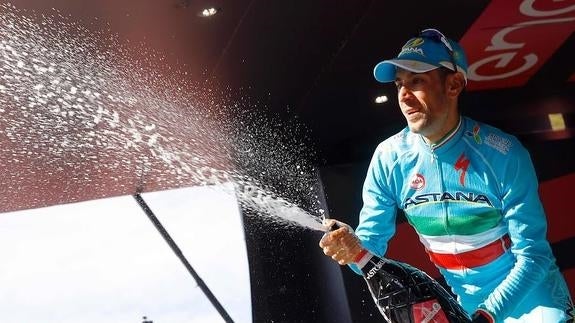 Nibali dinamita el Giro en los Alpes